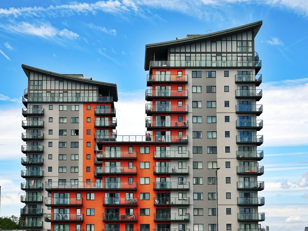 Các tòa chung cư hiện đại minh họa bài mua nhà chung cư có phải xem tuổi không