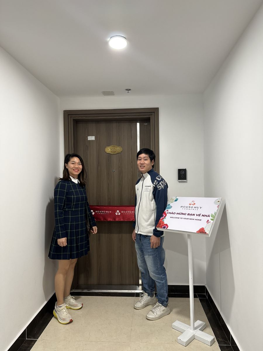 Khách hàng nhận bàn giao căn hộ Hoàng Huy Commerce