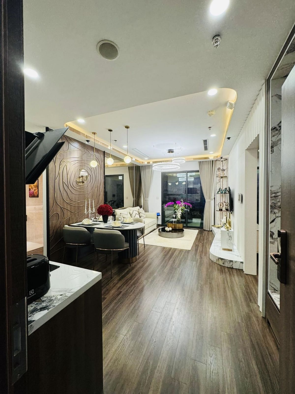 Phòng khách căn hộ mẫu 2 phòng ngủ Rose Residence Hoàng Huy Commerce